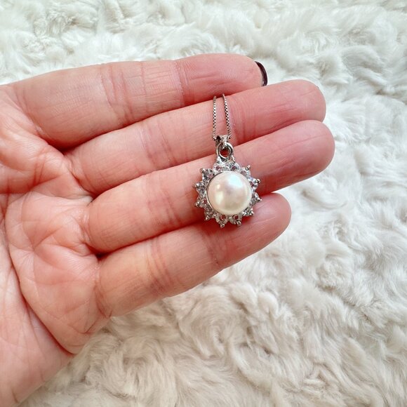 White Pearl Pendant on Silver Chain Necklace - Picture 2 of 6